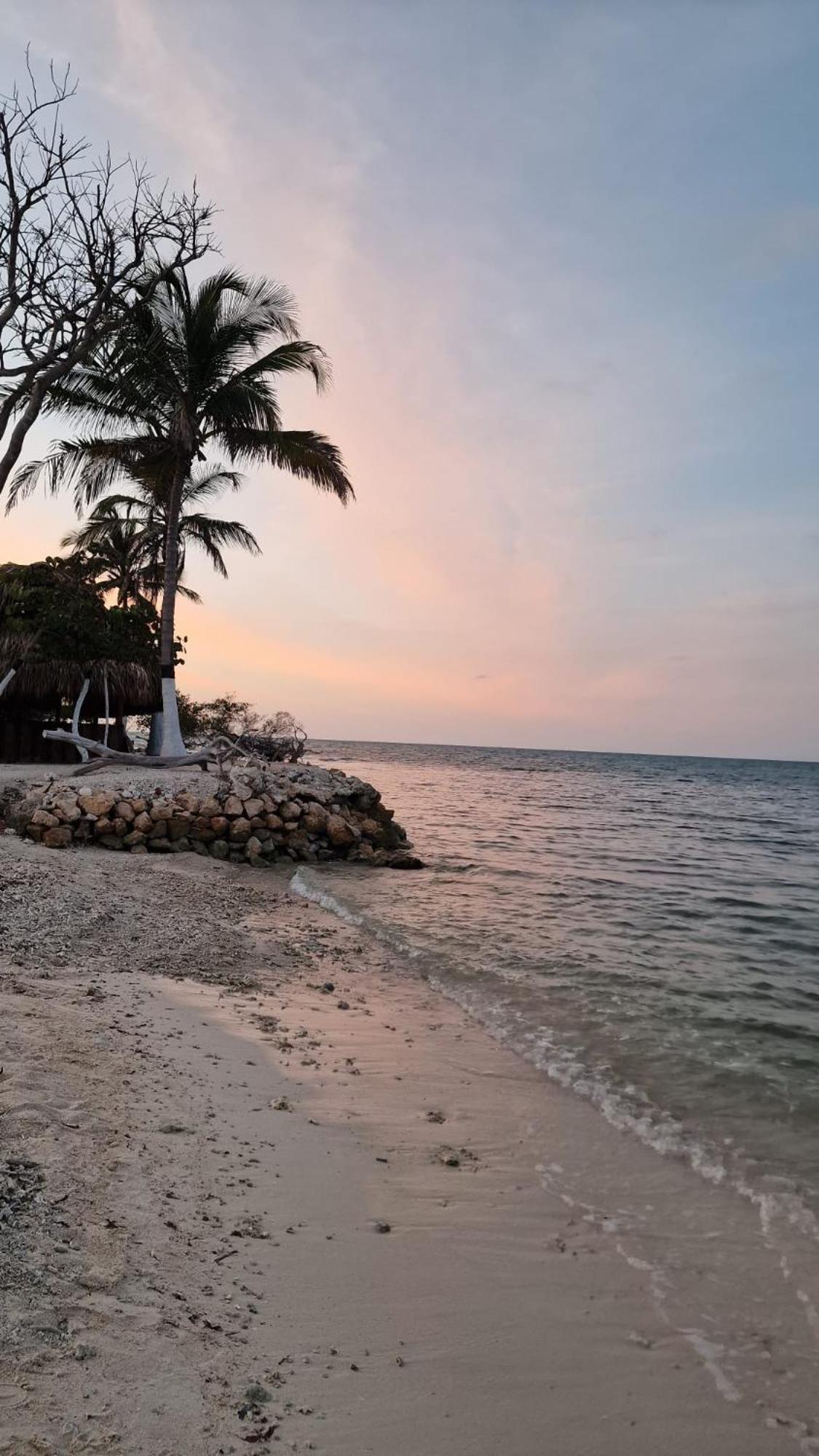 Tintipan Ashram Hostel & Glamping Tintipan Island Exterior photo