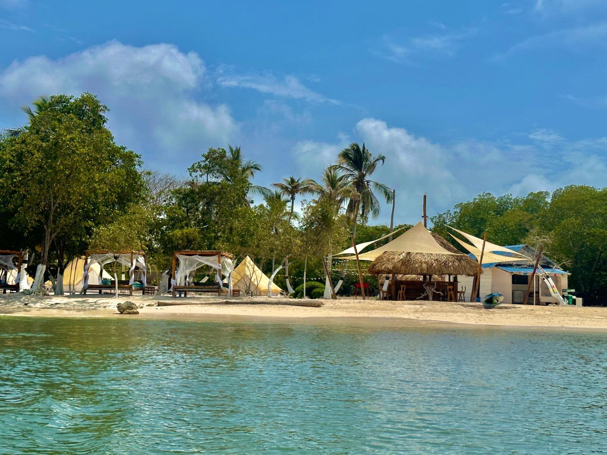 Tintipan Ashram Hostel & Glamping Tintipan Island Exterior photo